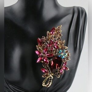 ✨NEW Elegant Gold and Red Floral Brooch